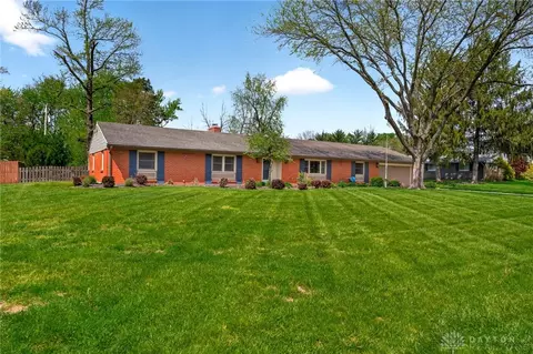 Exterior - 5583 Hugh Dr, Centerville, OH 45459 photo 2 of 8