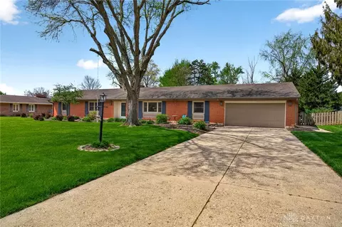 5583 Hugh Dr, Centerville, OH 45459