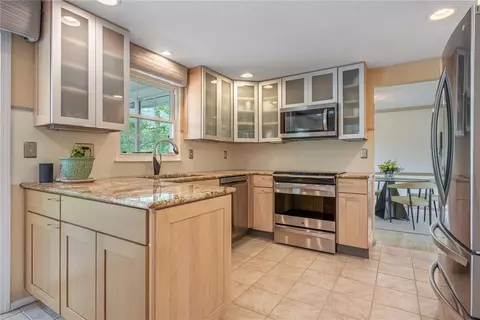Kitchen - 5642 Bluepine Dr, Cincinnati, OH 45247 photo 2 of 6