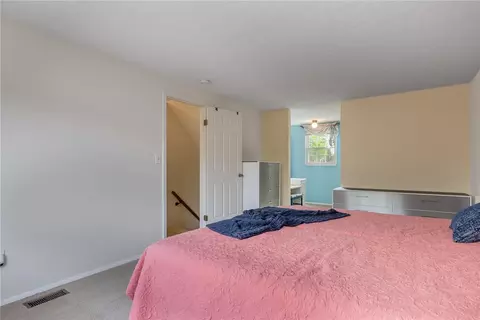 Bedroom - 5642 Bluepine Dr, Cincinnati, OH 45247 photo 2 of 8