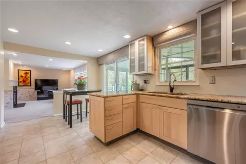 Kitchen - 5642 Bluepine Dr, Cincinnati, OH 45247 photo 3 of 6