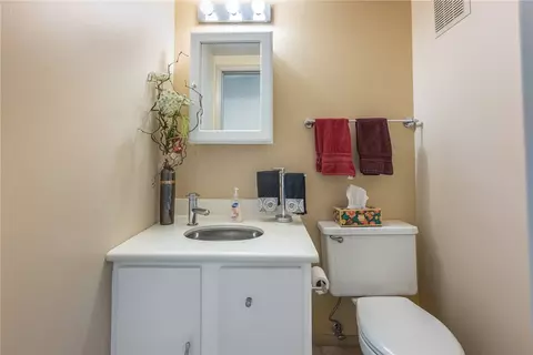Bath - 5642 Bluepine Dr, Cincinnati, OH 45247 photo 1 of 3
