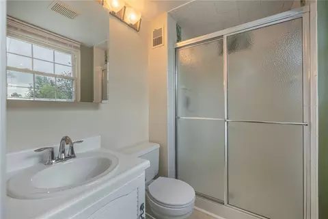 Bath - 5642 Bluepine Dr, Cincinnati, OH 45247 photo 2 of 3