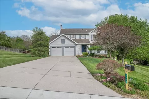 Exterior - 5642 Bluepine Dr, Cincinnati, OH 45247 photo 3 of 23