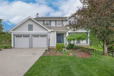 5642 Bluepine Dr, Cincinnati, OH 45247