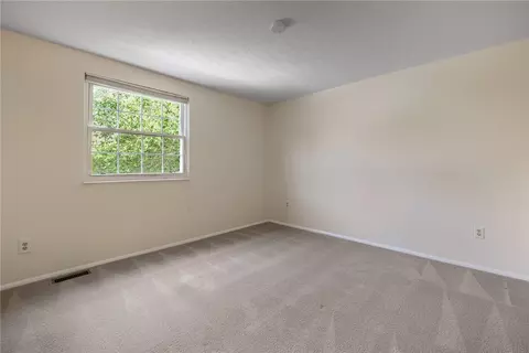 Bedroom - 5642 Bluepine Dr, Cincinnati, OH 45247 photo 7 of 8