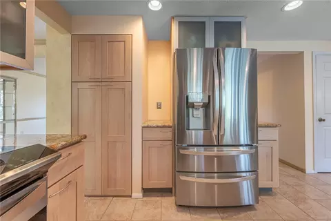 Kitchen - 5642 Bluepine Dr, Cincinnati, OH 45247 photo 6 of 6