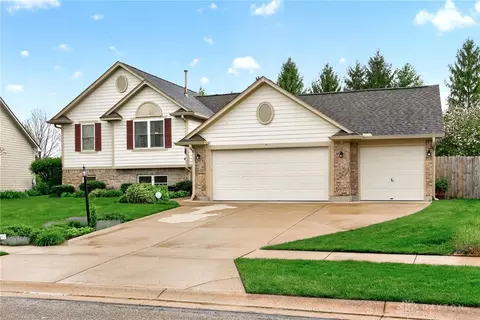 1359 Rose Lake Dr, Bellbrook, OH 45305