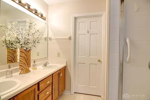 Bath - 7101 Brookmeadow Dr, Centerville, OH 45459 photo 2 of 3
