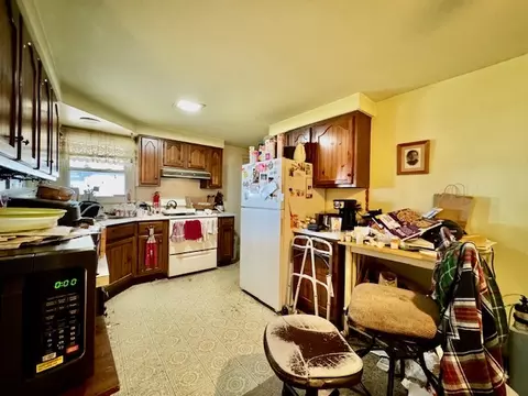 Kitchen - 1617 Northgate Rd, Springfield, OH 45504 photo 4 of 7
