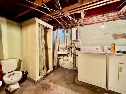 Bath - 1617 Northgate Rd, Springfield, OH 45504 photo 1 of 3