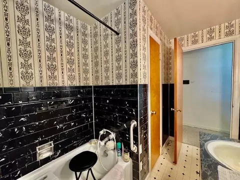 Bath - 1617 Northgate Rd, Springfield, OH 45504 photo 3 of 3