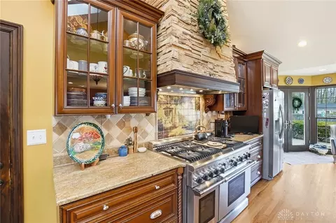 Kitchen - 3945 Lenox Dr, Kettering, OH 45429 photo 5 of 6