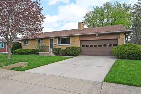 Exterior - 2812 Rushland Dr, Kettering, OH 45419 photo 2 of 14