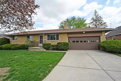 Exterior - 2812 Rushland Dr, Kettering, OH 45419 photo 4 of 14