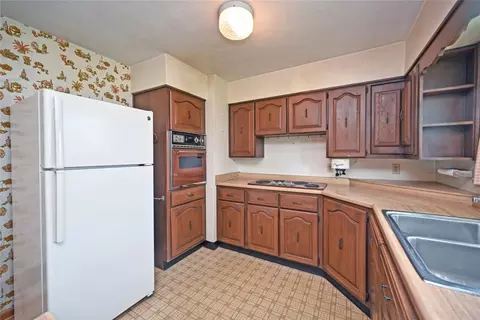 Kitchen - 2812 Rushland Dr, Kettering, OH 45419 photo 3 of 6