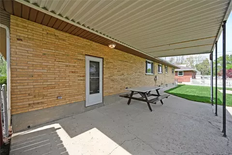 Exterior - 2812 Rushland Dr, Kettering, OH 45419 photo 7 of 14