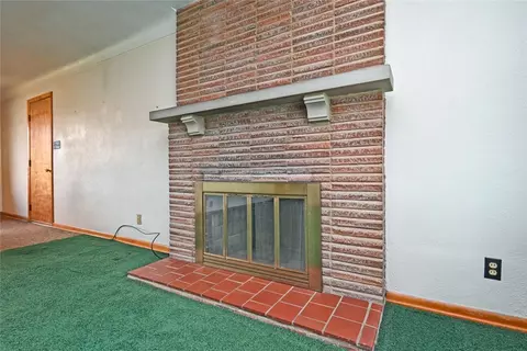 Living - 2812 Rushland Dr, Kettering, OH 45419 photo 4 of 5