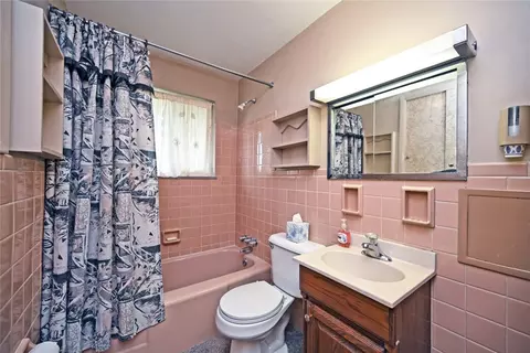 Bath - 2812 Rushland Dr, Kettering, OH 45419 photo 1 of 3