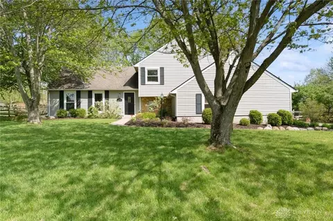 8750 Castlecreek Dr, Centerville, OH 45458