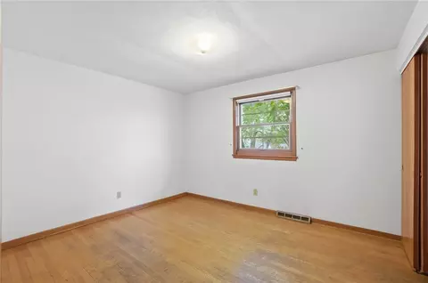 Bedroom - 948 Malone Ave, Kettering, OH 45429 photo 7 of 10