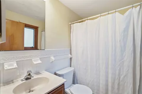 Bath - 948 Malone Ave, Kettering, OH 45429 photo 3 of 6