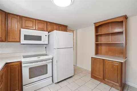 Kitchen - 948 Malone Ave, Kettering, OH 45429 photo 3 of 4