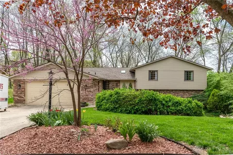 728 Chipplegate Dr, Centerville, OH 45459