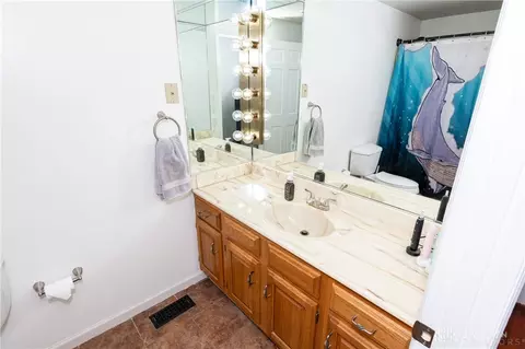 Bath - 728 Chipplegate Dr, Centerville, OH 45459 photo 3 of 3