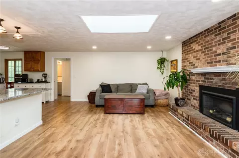 Living - 728 Chipplegate Dr, Centerville, OH 45459 photo 2 of 2