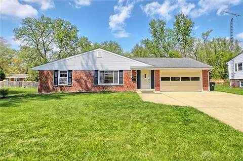 144 Upper Hillside Dr, Bellbrook, OH 45305