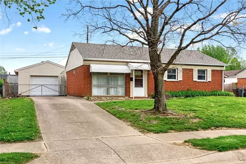 1330 Kapok St, Fairborn, OH 45324