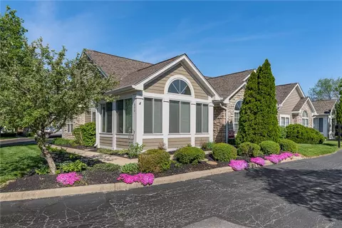 1600 Turnberry Village Dr, Washington Township, OH 45458