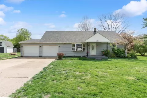 626 W Crescent Ln, Franklin, OH 45005