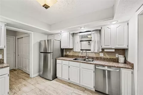 Kitchen - 7044 Fallen Oak, Centerville, OH 45459 photo 3 of 3