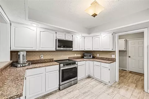 Kitchen - 7044 Fallen Oak, Centerville, OH 45459 photo 1 of 3