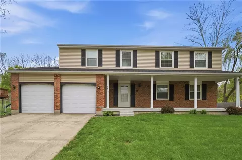 6650 Ranch Hill Dr, Dayton, OH 45415