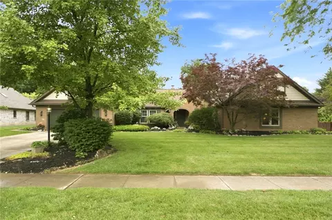 3955 Maple Grove Ln, Dayton, OH 45440