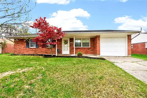 2812 Pinegrove Dr, Dayton, OH 45449