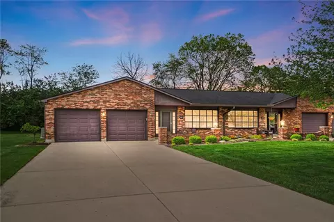 352 Kimbary Dr, Washington Township, OH 45458