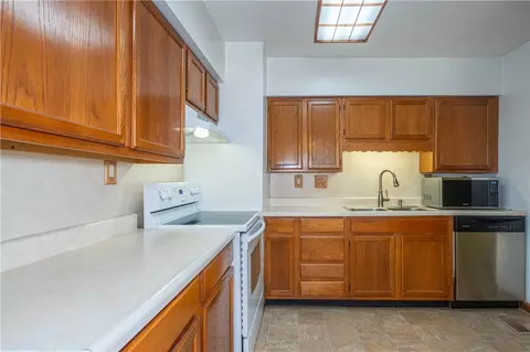 2409 Suffolk Ct, Kettering, OH 45420 photo 9