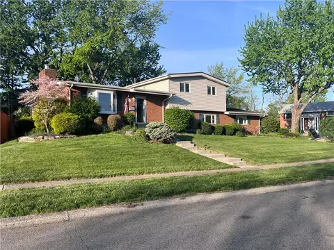 900 Ingersol Dr, Kettering, OH 45429