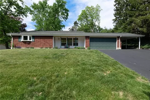 2701 Loris Dr, Dayton, OH 45449