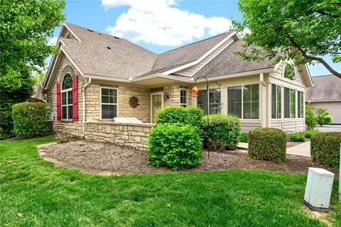 173 Scarborough Village Dr, Washington Township, OH 45458