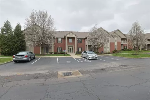 8021 Pinnacle Point Dr #104, West Chester, OH 45069