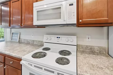 Kitchen - 306 E Circle Dr, Mason, OH 45040 photo 4 of 4