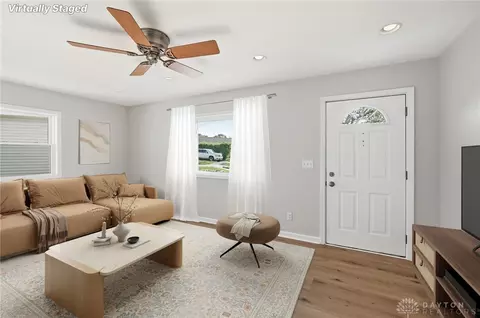 Living - 306 E Circle Dr, Mason, OH 45040 photo 2 of 7