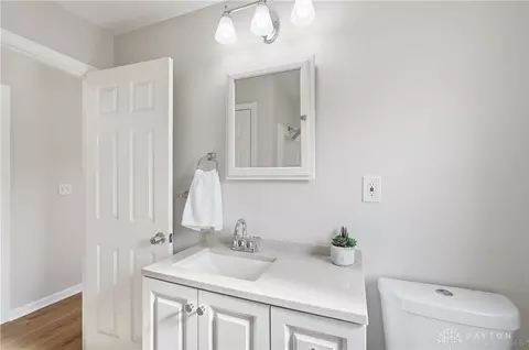 Bath - 306 E Circle Dr, Mason, OH 45040 photo 2 of 5