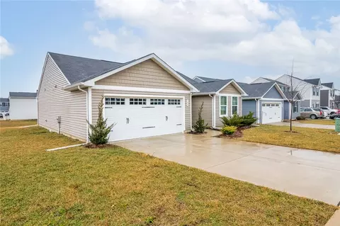 Exterior - 195 Skyway Dr, Springfield, OH 45505 photo 1 of 3