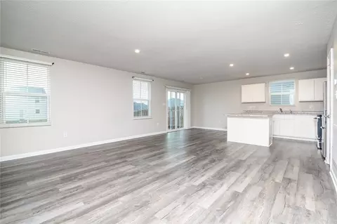 Living - 195 Skyway Dr, Springfield, OH 45505 photo 1 of 3